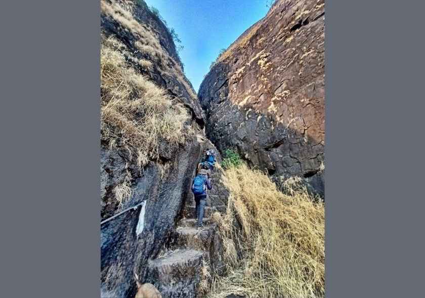 सुरगड ते सरसगड – मधली वाट अनगड